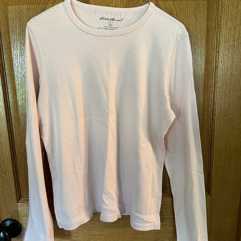 Eddie Bauer Light Pink Long Sleeve Crew Neck T-Shirt.  Size Large.
